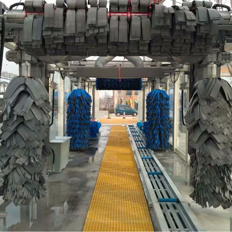 洗車 トンネル と 空気 乾燥機 を 9 つの ブラシ で 効率 的 に 清める
